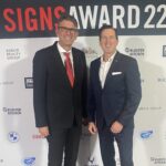 SignsAward2022 Dr. Wolfram Weimer (Weimer Media Group) & Marco Scherbaum (Aufsichtsrat EWS)