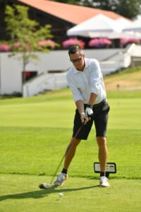CEO Golfcup 2026_Abschlag Senator h.c. Marco Scherbaum, CEO HEALTH FOR ALL®_exklusiv-münchen.de