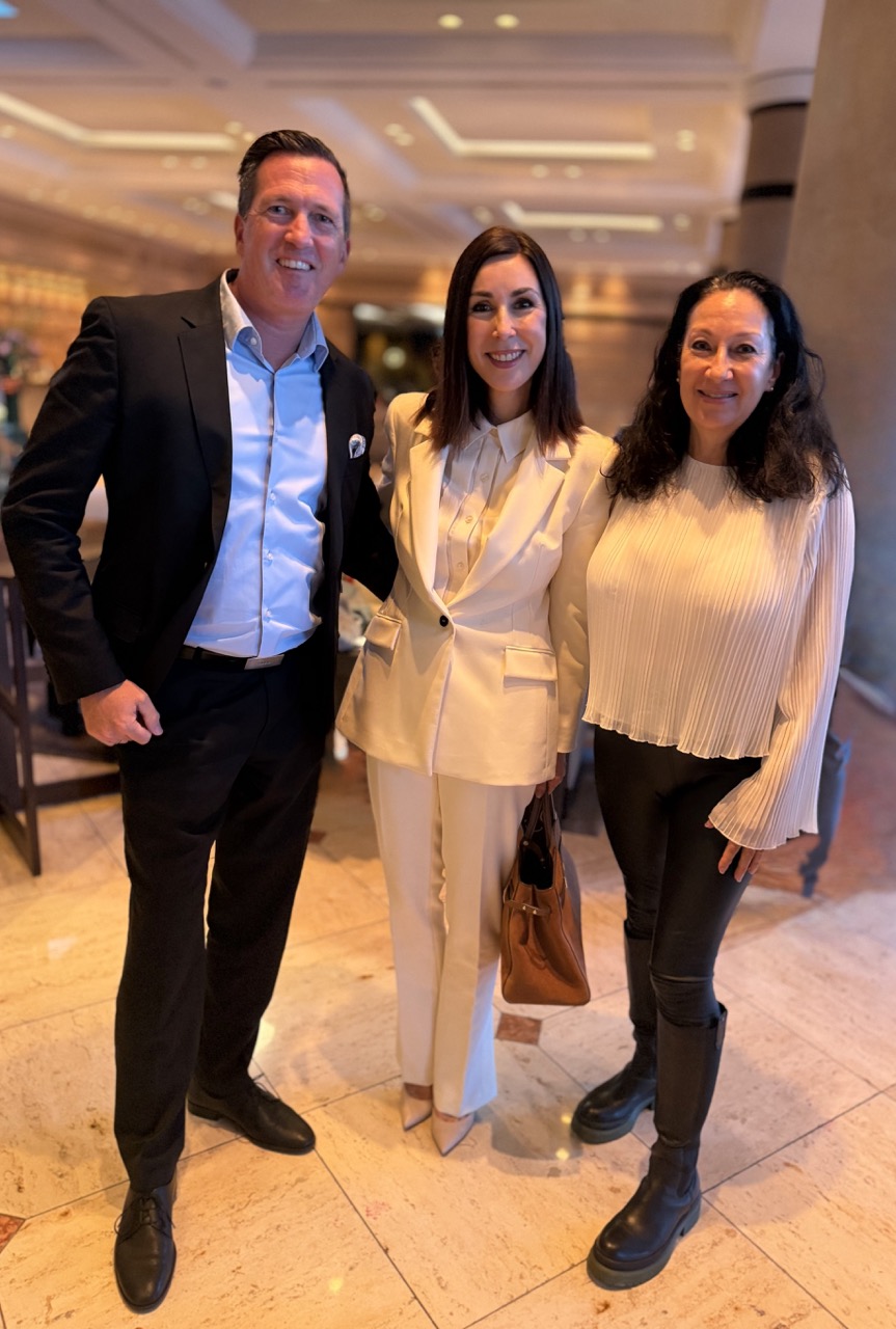 Senator h. c. Marco Scherbaum, EWS-Ehrensenatorin Judith Williams und Silvana Scherbaum